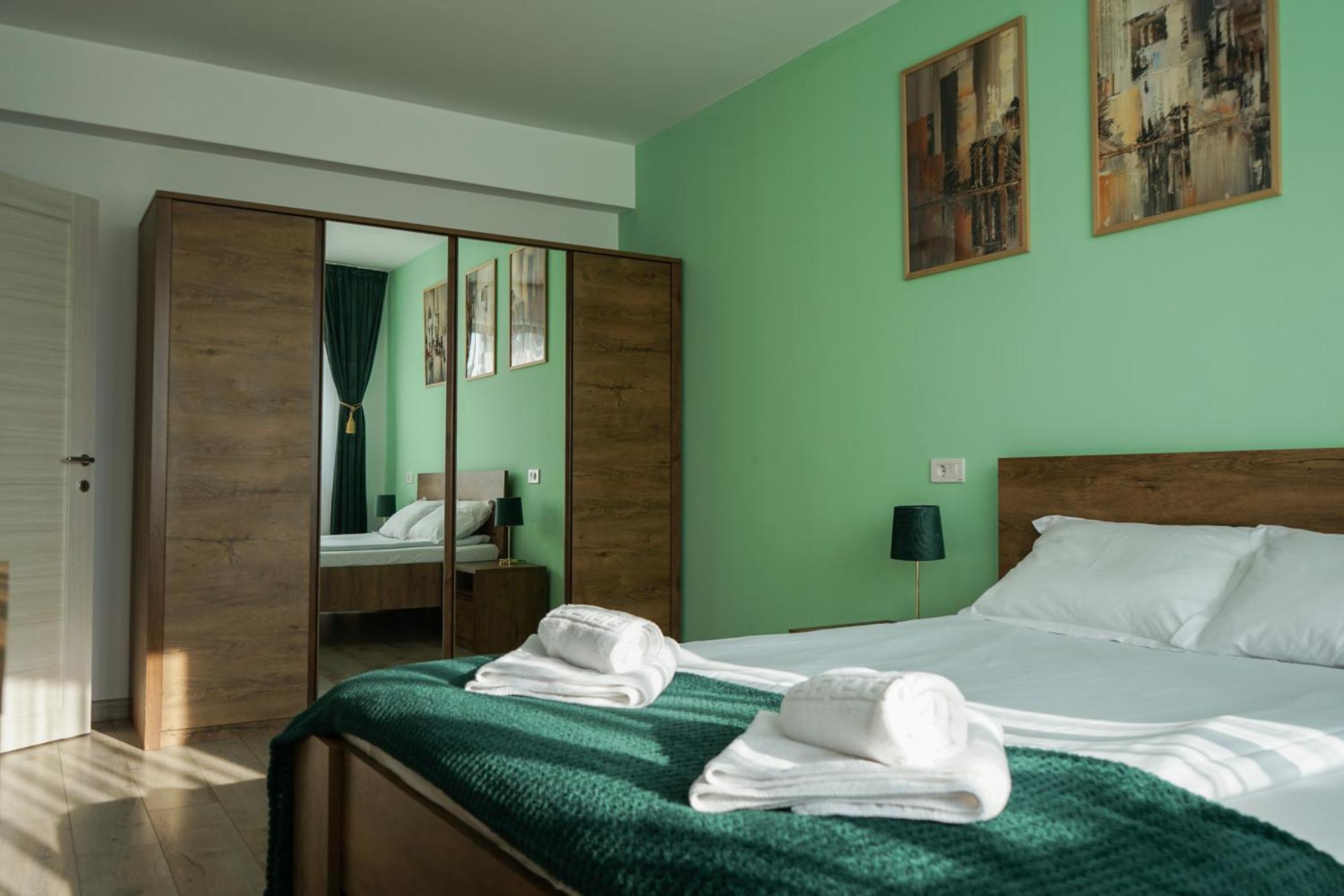 Mirandis Apartments - Comfort & Private Parking Near Coresi Mall Braşov Exterior foto