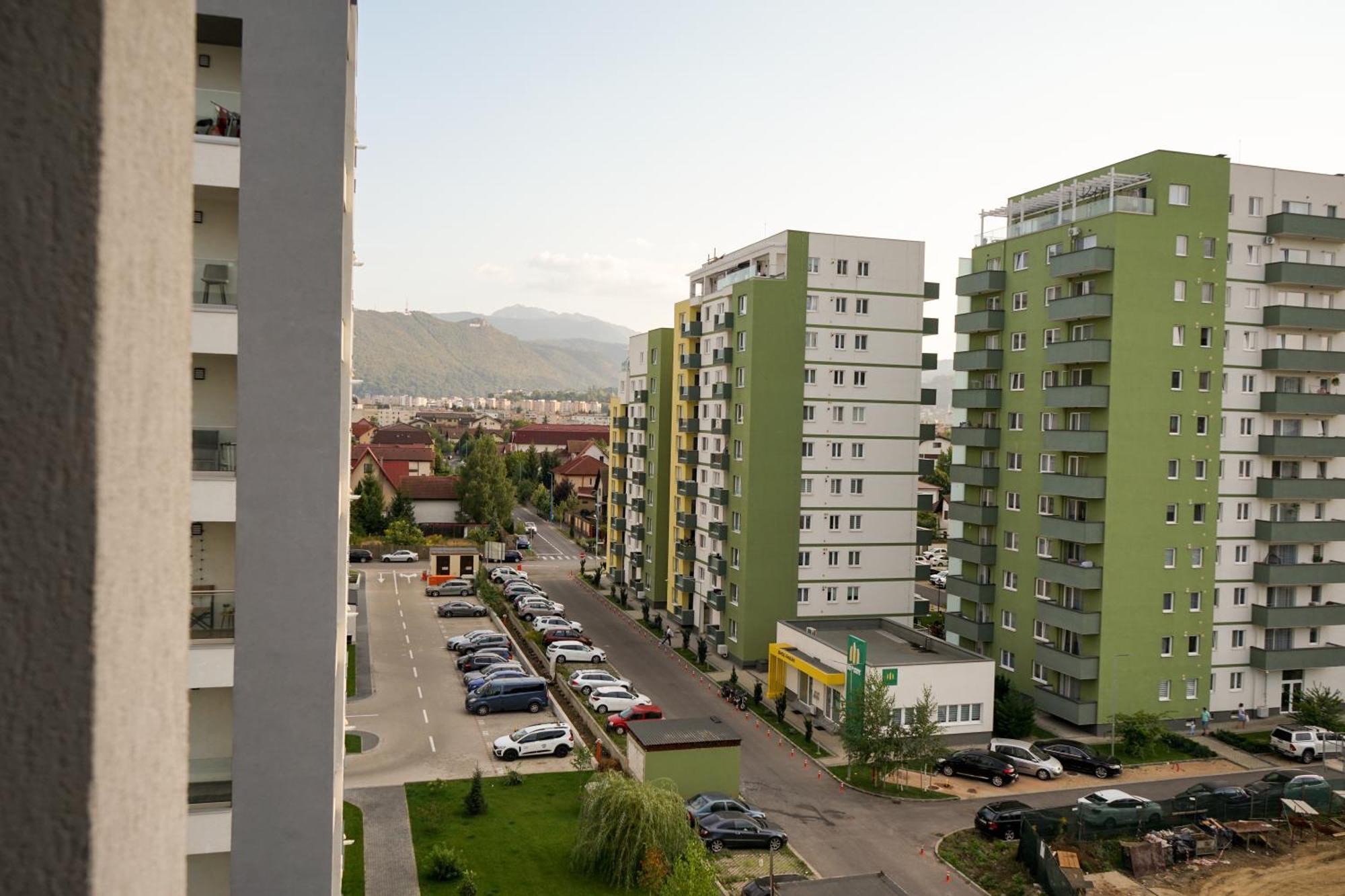 Mirandis Apartments - Comfort & Private Parking Near Coresi Mall Braşov Exterior foto