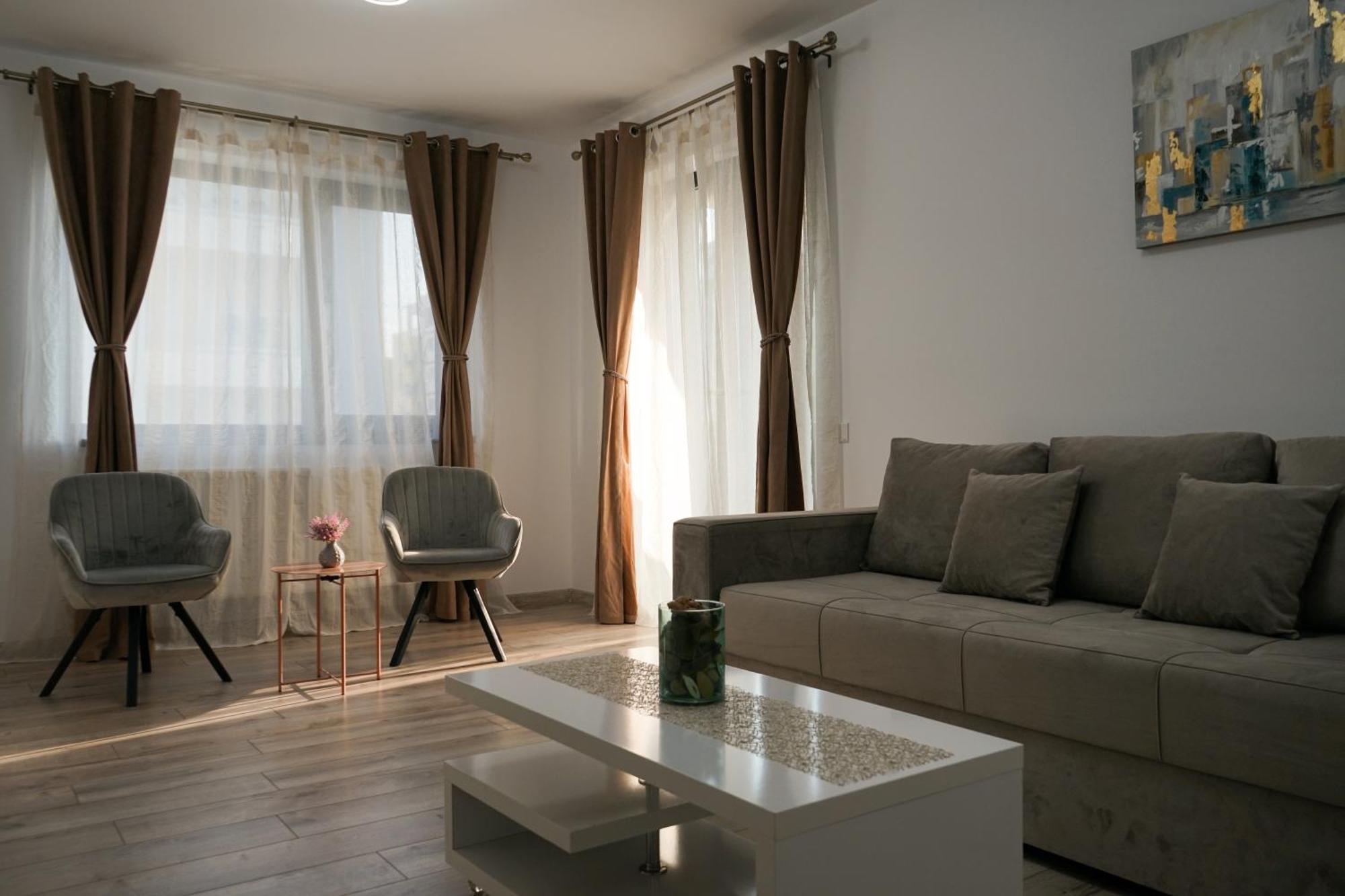 Mirandis Apartments - Comfort & Private Parking Near Coresi Mall Braşov Exterior foto