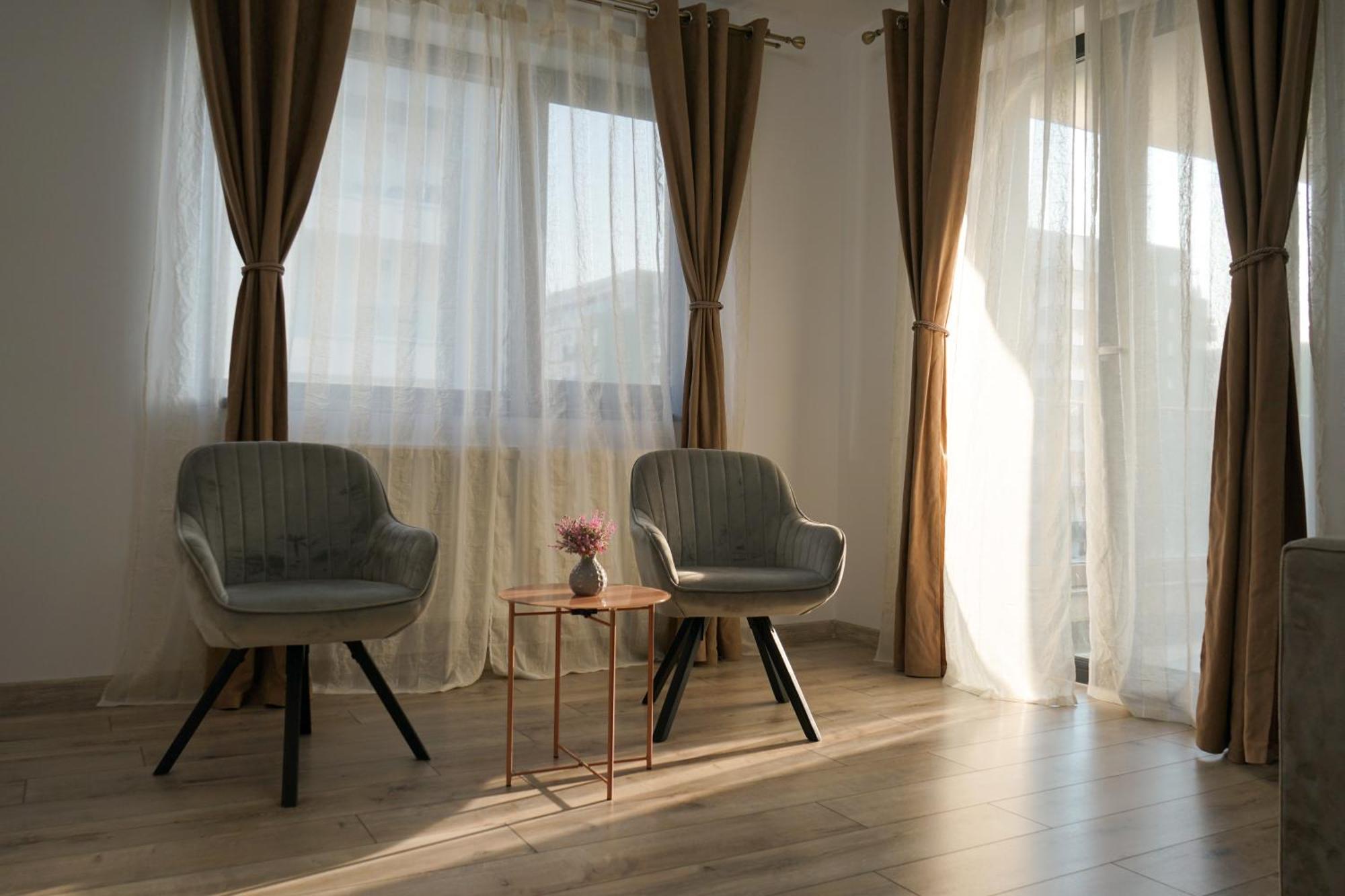 Mirandis Apartments - Comfort & Private Parking Near Coresi Mall Braşov Exterior foto