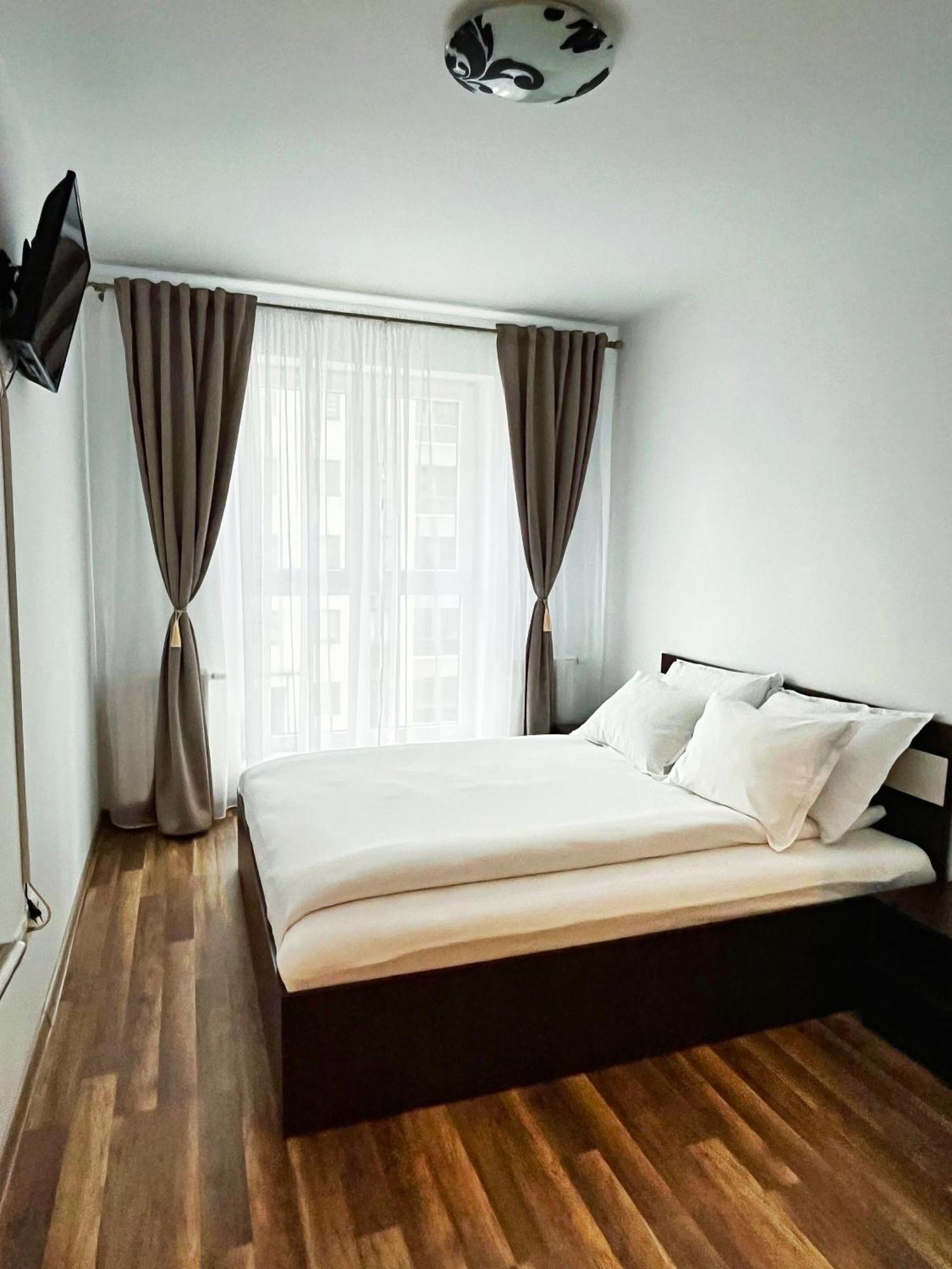 Mirandis Apartments - Comfort & Private Parking Near Coresi Mall Braşov Exterior foto